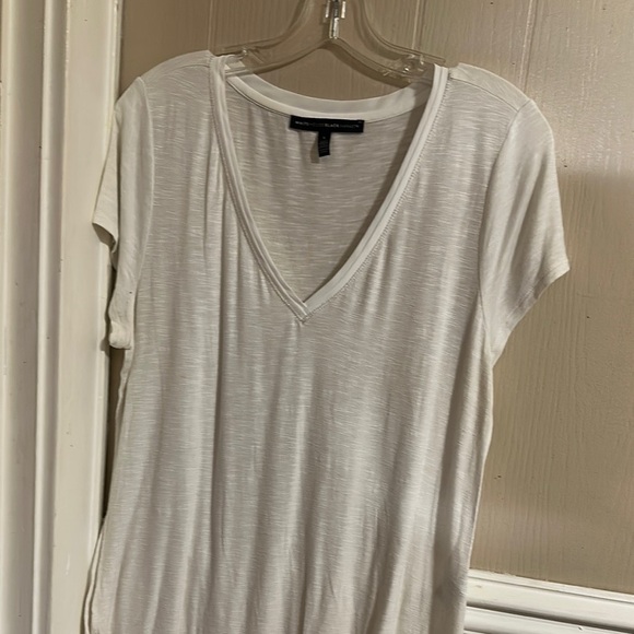 White House Black Market Tops - White V-Neck Women's Top WHITE HOUSE BLACK MARKET LARGE EXCELLENT NEW CONDITION